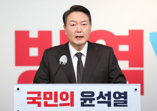 윤석열 국민의힘 대선 후보가 16일 오전 서울 여의도 당사에서 서울시 관련 정책공약을 발표하고 있다.[국회사진기자단·연합뉴스]